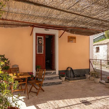 The Village Cottage - Benitses เวนิทเซส ภายนอก รูปภาพ